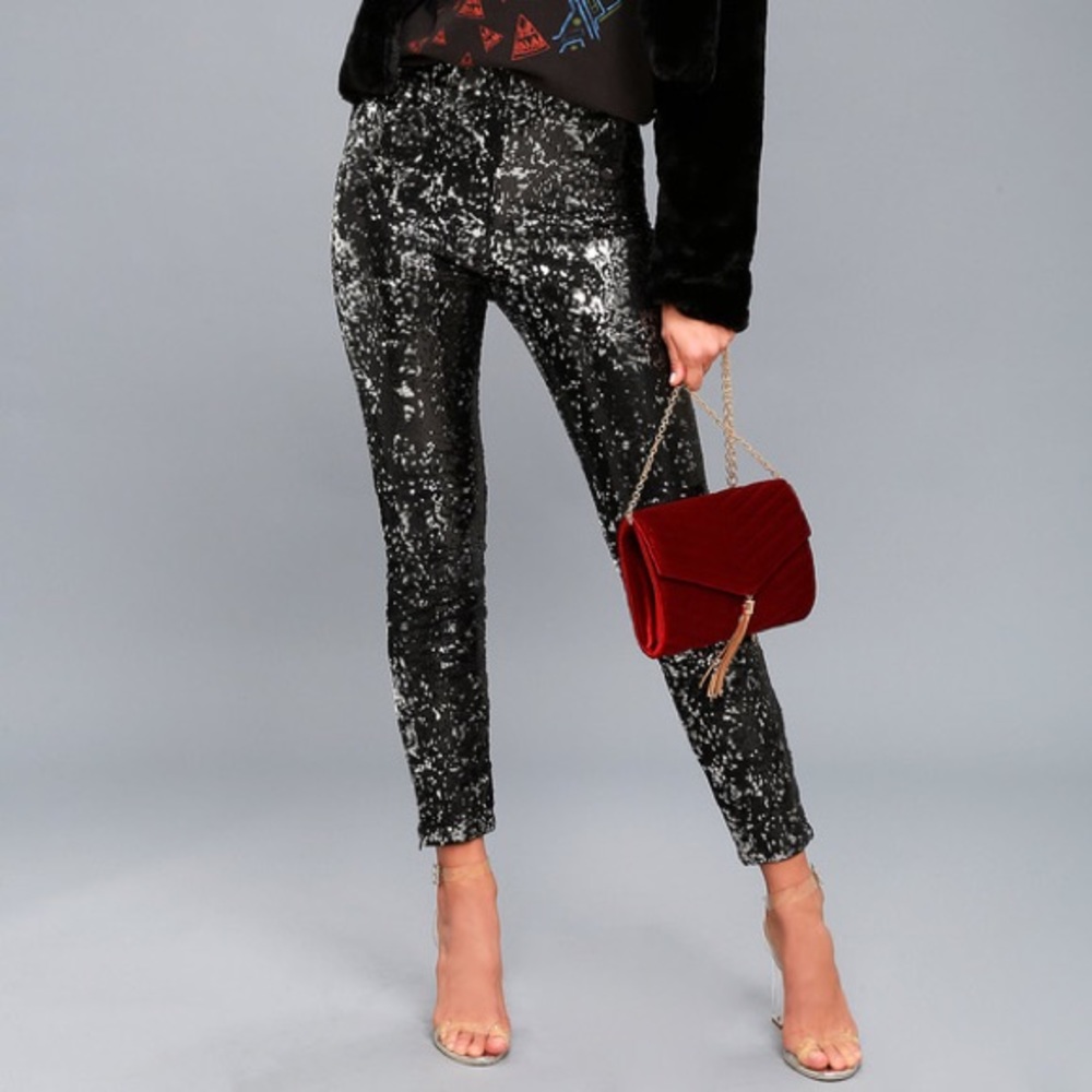 ENCORE SILVER AND BLACK SEQUIN LEGGINGS. Used
